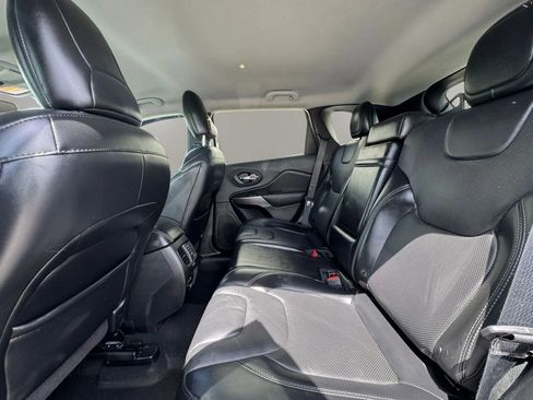 Used 2019 Jeep Cherokee Limited AWD/4WD image 12