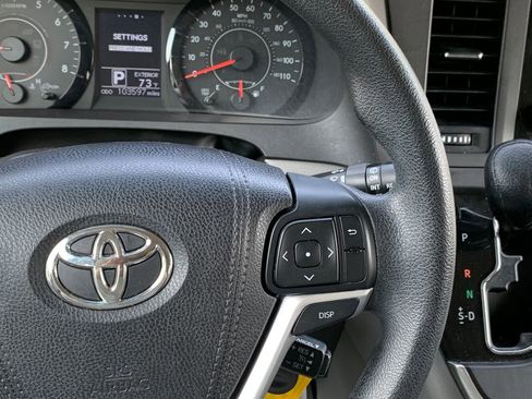 Used 2016 Toyota Sienna LE FWD image 13