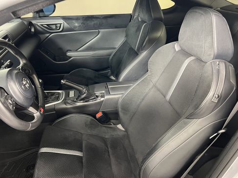 Used 2023 Toyota GR86 Premium image 16