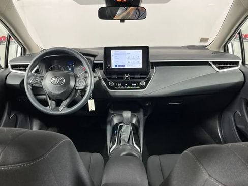 Used 2025 Toyota Corolla LE FWD image 11