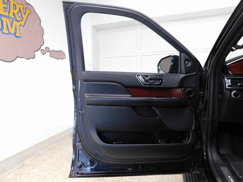 Used 2021 Lincoln Navigator L Reserve image 25