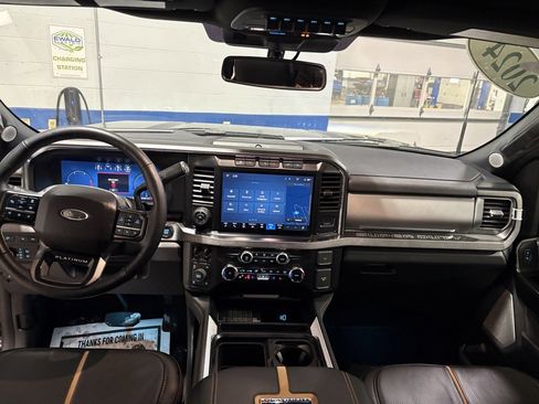 Used 2024 Ford F250 Platinum image 15