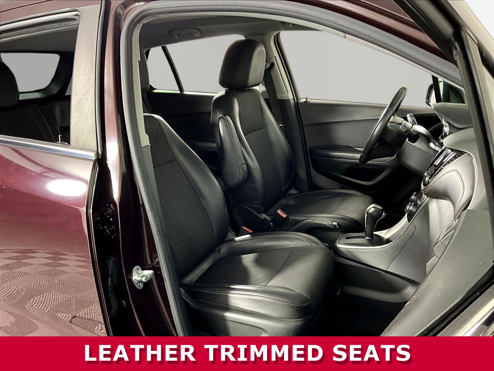 Used 2020 Chevrolet Trax LT w/ LT Convenience Package FWD image 26