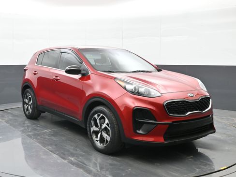 Used 2022 Kia Sportage LX image 2
