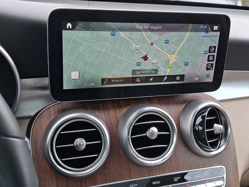 Used 2022 Mercedes-Benz GLC 300 4MATIC image 17