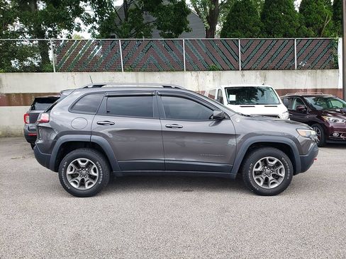 Used 2019 Jeep Cherokee Trailhawk AWD/4WD image 4
