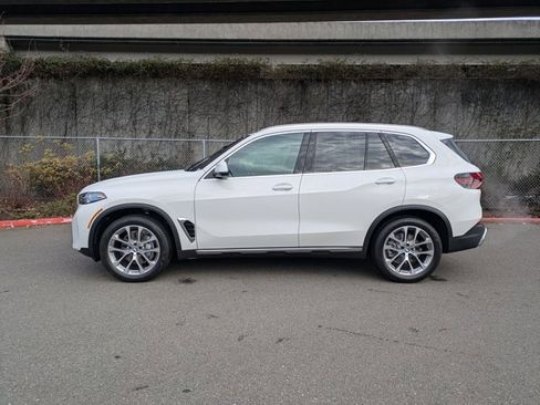 Used 2026 BMW X5 xDrive40i w/ Premium Package image 9
