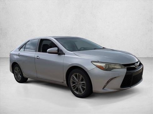 Used 2016 Toyota Camry SE FWD image 3