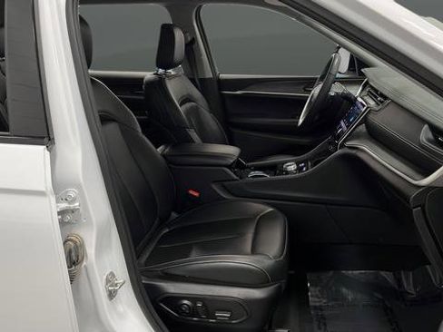 Used 2023 Jeep Grand Cherokee L Limited image 31