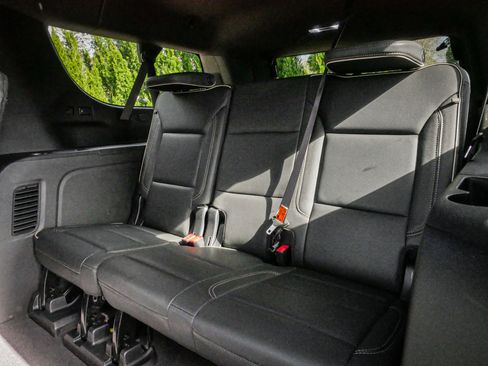 Used 2023 GMC Yukon XL SLT image 32