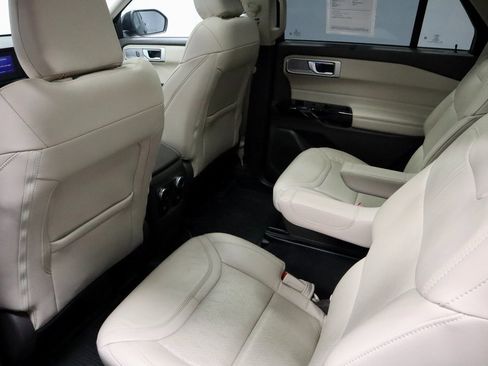 Certified 2023 Ford Explorer Platinum w/ Class IV Trailer Tow Package image 23