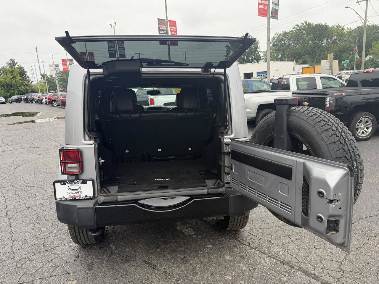 Used 2015 Jeep Wrangler Unlimited Sahara AWD/4WD image 11