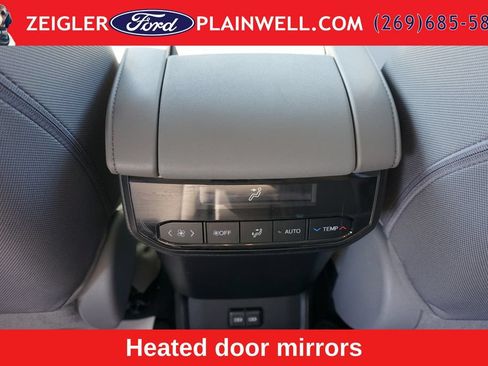 Used 2022 Toyota Highlander LE AWD/4WD image 14