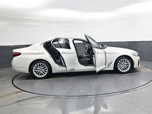 Used 2023 BMW 530i w/ Convenience Package image 40
