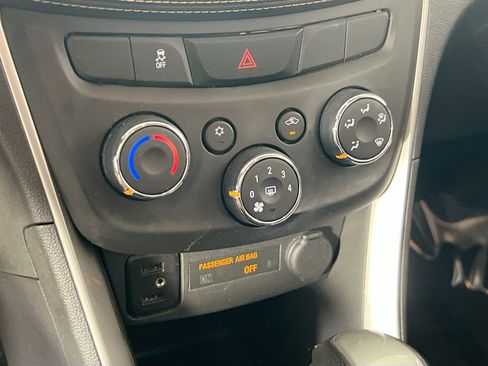 Used 2017 Chevrolet Trax LT w/ LT Convenience Package FWD image 15