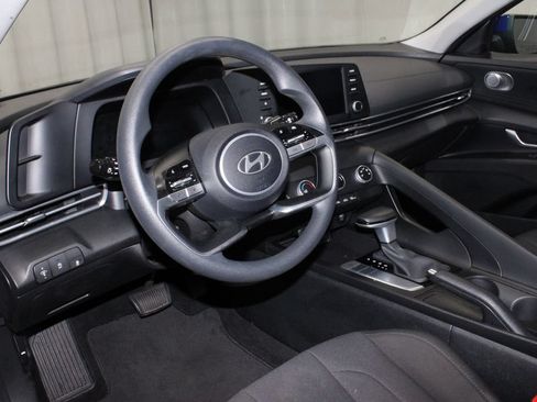 Used 2025 Hyundai Elantra SE FWD image 25
