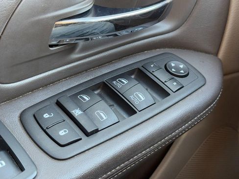 Used 2012 Chrysler Town & Country Touring-L w/ Entertainment Group #2 image 24