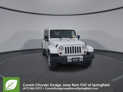 Used 2013 Jeep Wrangler Unlimited Sahara w/ Connectivity Group AWD/4WD image 4
