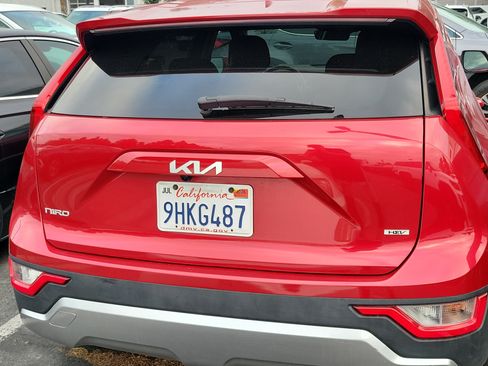 Used 2023 Kia Niro LX FWD image 5