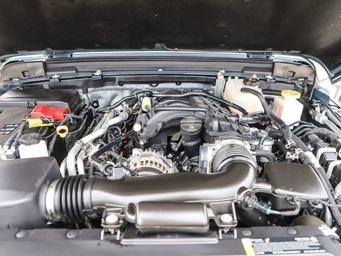 Used 2025 Jeep Gladiator Sport AWD/4WD image 26