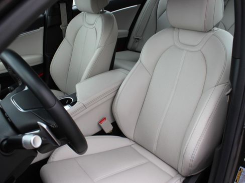 Used 2025 Genesis G70 2.5T RWD image 14