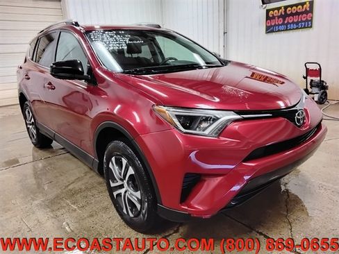 Used 2018 Toyota RAV4 LE AWD/4WD image 1
