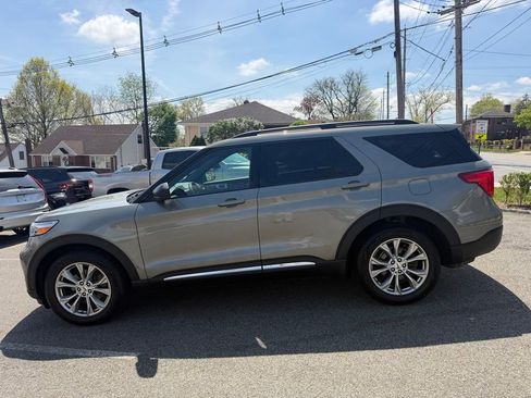 Used 2020 Ford Explorer XLT w/ Equipment Group 202A image 4