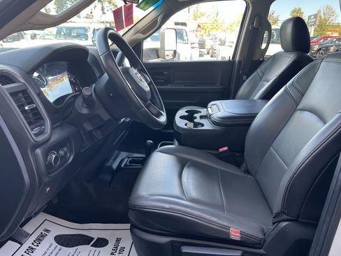 Used 2019 RAM 5500 Tradesman w/ Chrome Appearance Group image 19