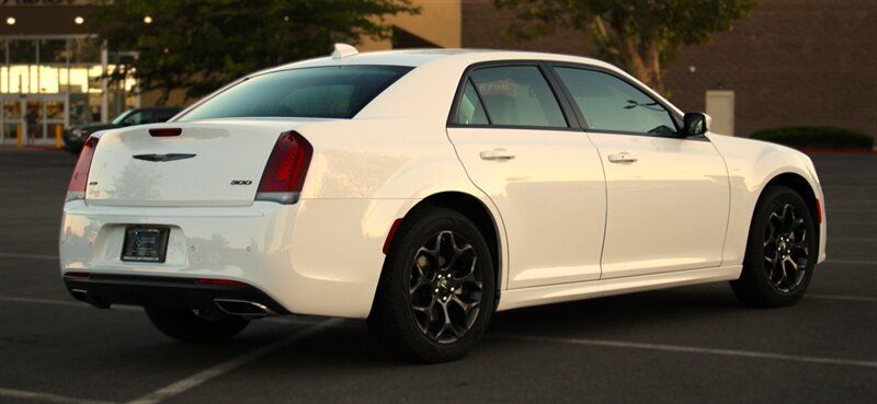 Used 2022 Chrysler 300 Touring L AWD/4WD image 6