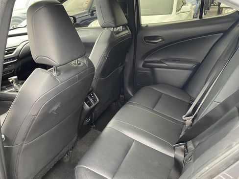 Used 2019 Lexus UX 200 w/ Premium Package FWD image 15