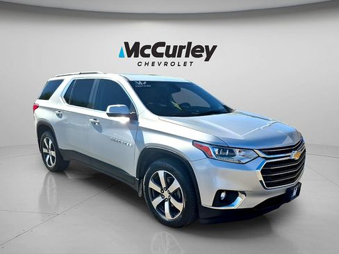 Used 2019 Chevrolet Traverse LT w/ LT Premium Package AWD/4WD image 3