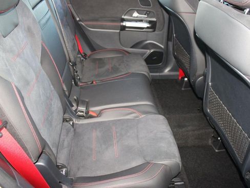 Used 2025 Mercedes-Benz GLB 35 AMG 4MATIC image 32