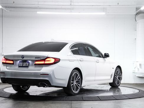 Certified 2023 BMW 530e w/ Premium Package image 6
