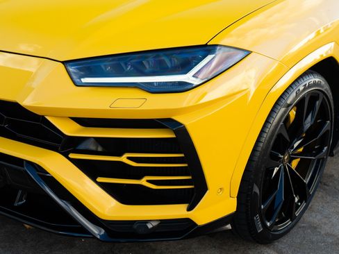 Used 2021 Lamborghini Urus image 31