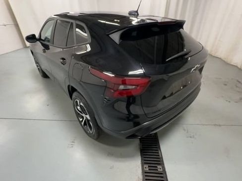 Used 2024 Chevrolet Trax RS w/ Sunroof Package FWD image 6