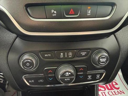 Certified 2021 Jeep Cherokee Trailhawk image 17