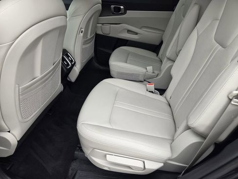 Certified 2025 Kia Sorento EX image 28