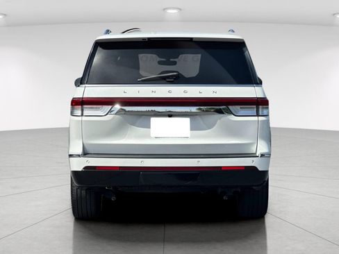 Used 2022 Lincoln Navigator Reserve AWD/4WD image 4