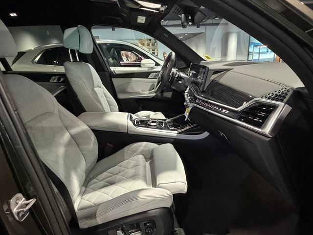 New 2026 BMW X7 xDrive40i w/ M Sport Package AWD/4WD image 25