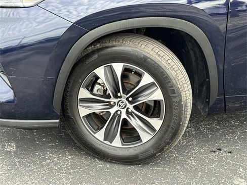 Used 2023 Toyota Highlander XLE image 45