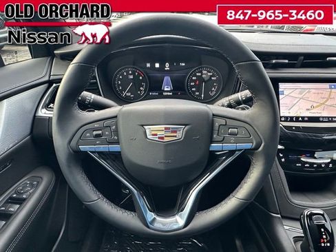 Used 2025 Cadillac XT6 Premium Luxury w/ Technology Package AWD/4WD image 23