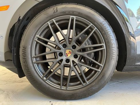 Certified 2025 Porsche Cayenne GTS AWD/4WD image 27