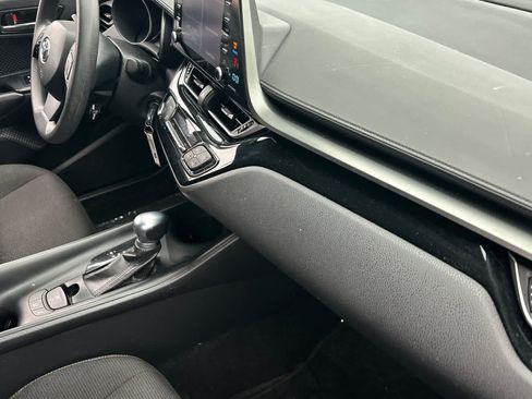 Used 2019 Toyota C-HR LE FWD image 18