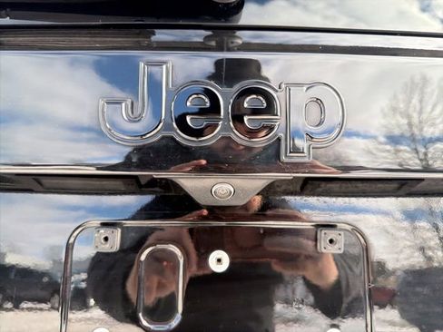 Used 2023 Jeep Renegade Trailhawk image 14