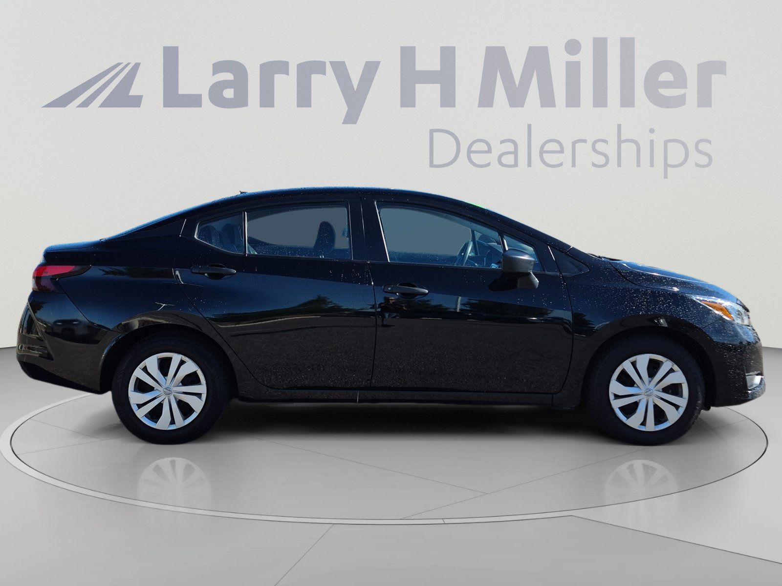 Used 2025 Nissan Versa S FWD image 6