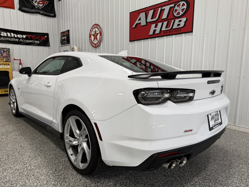 Used 2022 Chevrolet Camaro SS RWD image 4