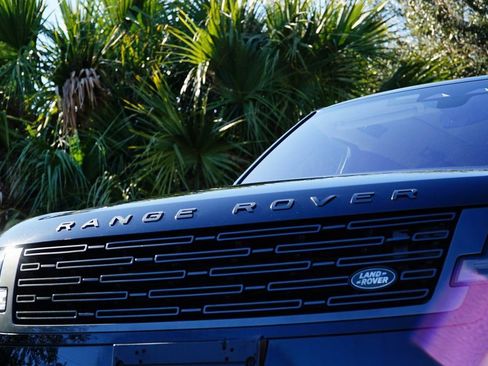 Used 2023 Land Rover Range Rover SE image 4