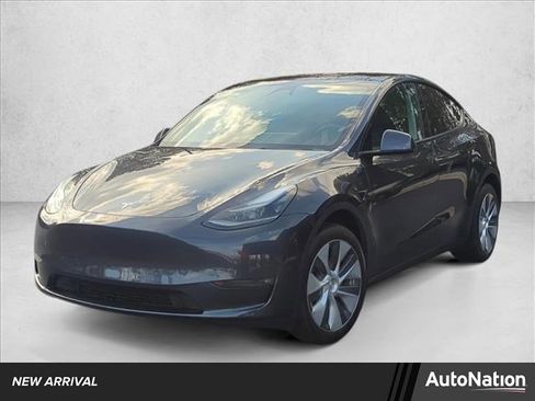 Used 2024 Tesla Model Y Long Range image 1