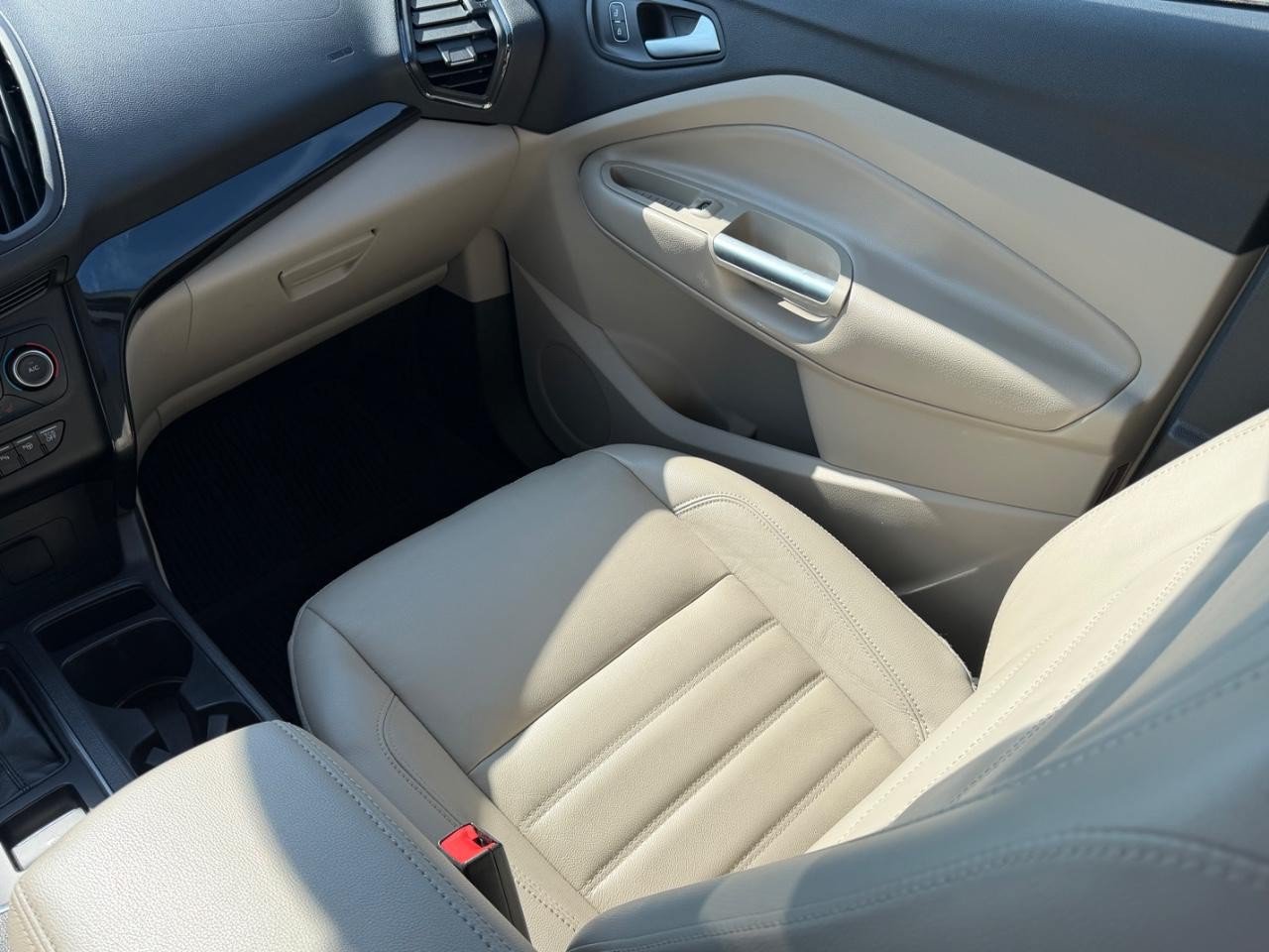 Used 2019 Ford Escape Titanium FWD image 19