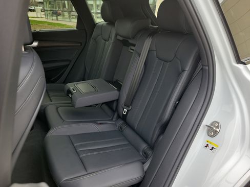 Used 2024 Audi Q5 e Premium Plus w/ Premium Plus Package AWD/4WD image 29